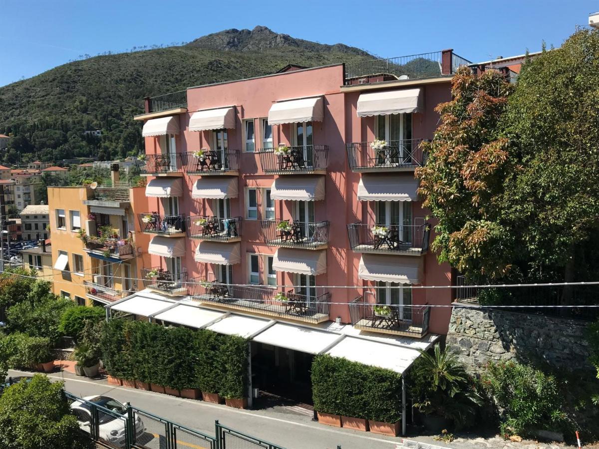 Carla 3* Levanto